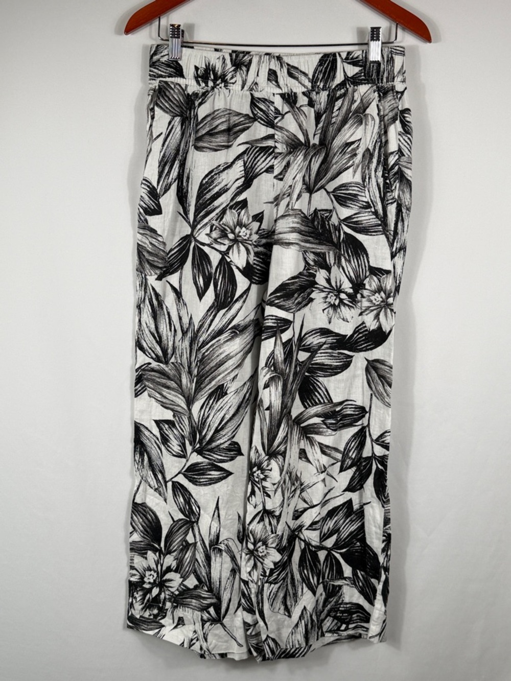 C&C California 100% Linen Black & White Wide Leg Floral Pants. Womens Size M